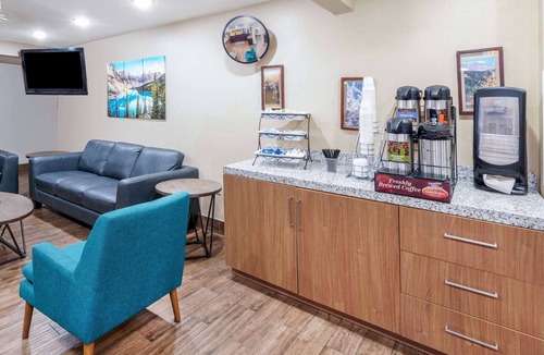 Greeley Hotel | Days Inn & Suites by Wyndham Greeley