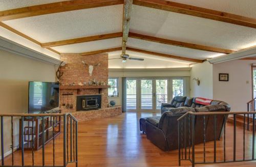 Jones Mills House | Deck, Dock & Resort Amenities: Home in Hot Springs