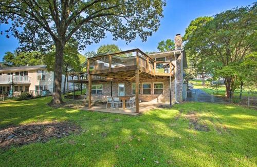 Piney House | Deck, Fire Pit: Waterfront Lake Hamilton Home