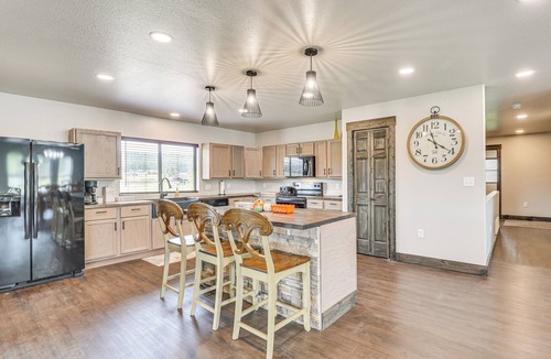 Sturgis Cabin | Deck & Game Room: Group Golf Retreat in Sturgis