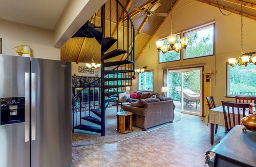 Bailey Cabin | Deck & Mtn Views! Family A-Frame Cabin in Bailey