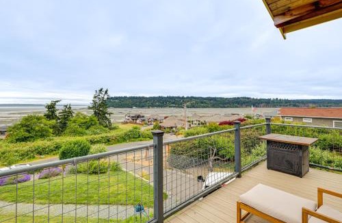 Clinton House | Deck & Puget Sound View! Whidbey Island Retreat