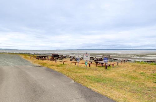Clinton House | Deck & Puget Sound View! Whidbey Island Retreat