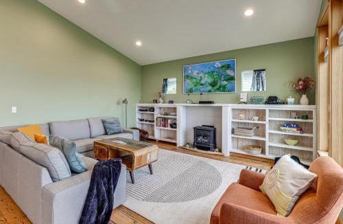 Clinton House | Deck & Puget Sound View! Whidbey Island Retreat