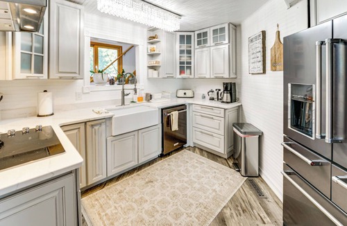 Richmondville House | Deckerville Home w/Sauna: Steps to Lake Huron!