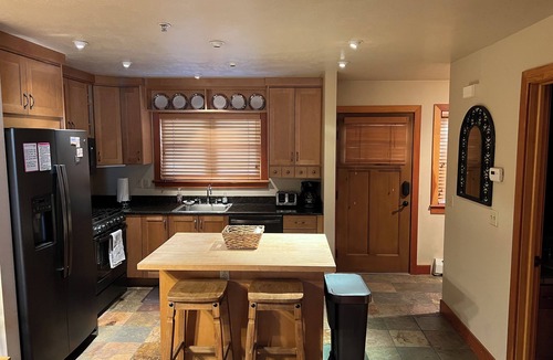 Deer Valley Condo | Deer Valley Townhouse, with New Private Hot Tub Just Steps Away from the Bus