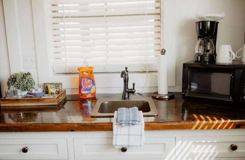 Elm Mott House | Deerfield Countryside Cabin #3