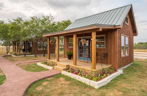 Elm Mott Cabin | Deerfield Countryside Tiny Cabin #5 - 10 min to Silos at Magnolia