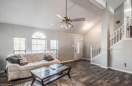 Northeast Carrollton House | Deevine Homes - Private Bedrooms with Shared Bathroom