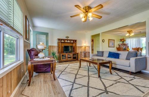 Centerville House | Delaware Vacation Rental: Walk to Lake Dardanelle!