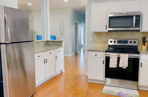 South Arlington House | Delight 4br2ba in Arlington. Family Friendly. Perfect for Corporate & Insurance