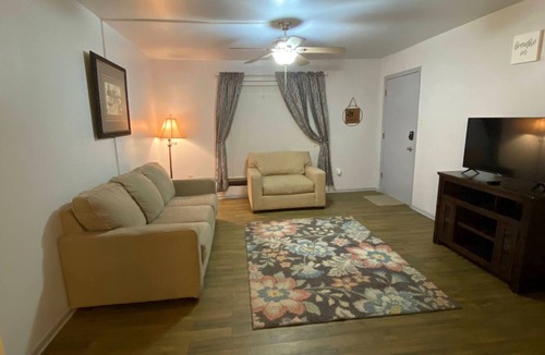 Mid City South Condo | Delightful 2-bedroom condo with AC in Baton Rouge