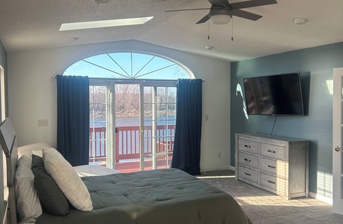 Gulf Port Cabin | Delightful 3-bedroom cabin with AC in Carman