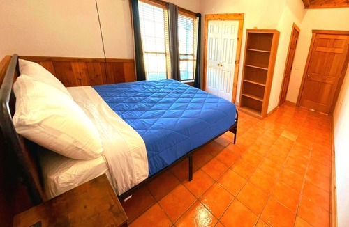 Elmaton House | ☆Delightful 4 Bedroom, lake view. Sleep 8-12.☆