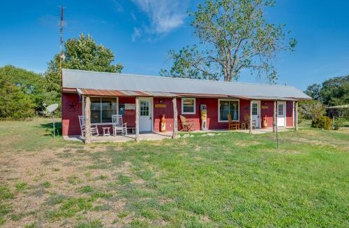 Carmine Apartment | Delightful Carmine Studio on Farm Near Round Top!
