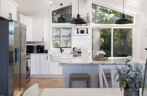 Picnic Point-North Lynnwood House | Delightful Family Home with 3 Bedrooms and Sprawling Backyard