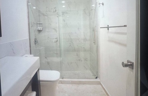 Airport Township Apartment | Delightful studio apartment with AC in Saint Ann