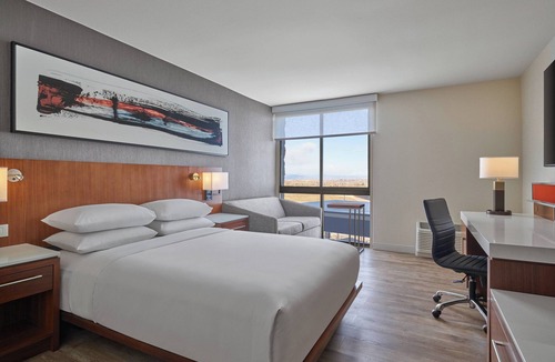 Northglenn Hotel | Delta Hotels Denver Thornton