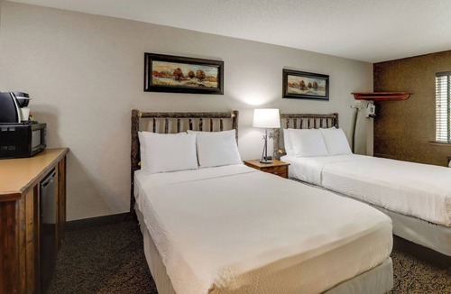 St. Joseph Hotel | Deluxe 2 Double Beds in Stoney Creek St. Joseph, Relax on the balcony
