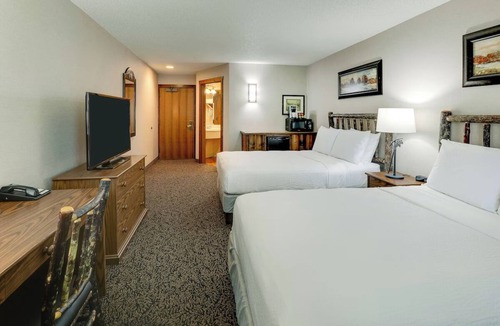 St. Joseph Hotel | Deluxe 2 Double Beds in Stoney Creek St. Joseph, Relax on the balcony
