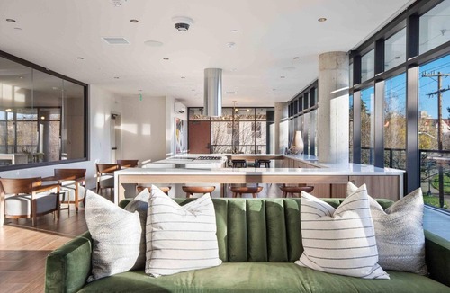 Broadway Apartment | Deluxe Capitol Hill 1BR w/W/D, Rooftop, Lounge, near park, by Blueground