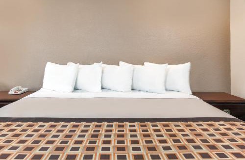 Denton Hotel | Deluxe Inn Denton