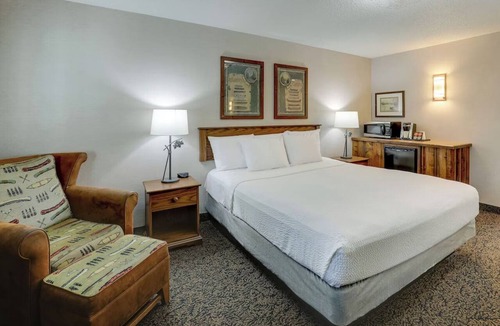 St. Joseph Hotel | Deluxe King, 1 King, Stoney Creek St. Joseph, Wild West Themed Room