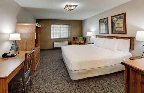 St. Joseph Hotel | Deluxe King, 1 King, Stoney Creek St. Joseph, Wild West Themed Room