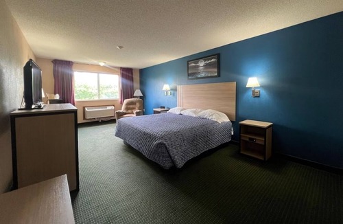 Marysville Hotel | Deluxe King Bed Stay + Free Parking — Comfortable Stay Near Pony Express Museum