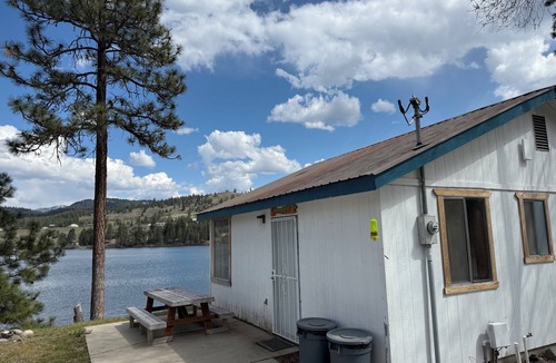 Republic Cabin | Deluxe Waterfront Cabin on Curlew Lake at Tiffanys Resort Sleeps 6, 3 Queen Beds
