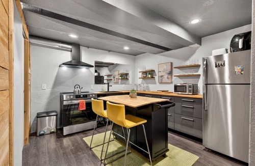 Roxhill Apartment | Deluxe West Seattle Apartment | Sleeps 6 | FIFA