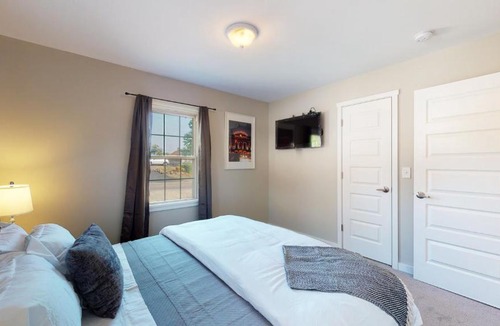 Twin Lakes House | Denver Home near Clear Creek with 3 King Beds