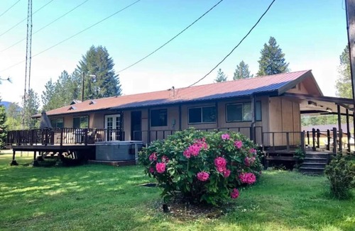 Packwood Cabin | Deputy Ranger Family Cabin | 4 Bed, 2 Bath