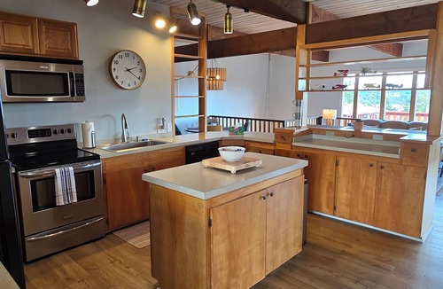 Diamond Point House | Diamond Point Escape~ Peaceful retreat, Water Views, King Bed & Arcade Game Room