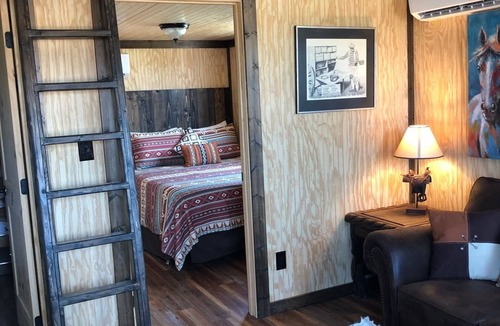 Glen Rose Cabin | Dinosaur Valley RV Park Cabin 4