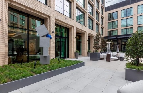 Fort Worth Cultural District Hotel | Discover Charm in Contemporary Room Near Historic Areas