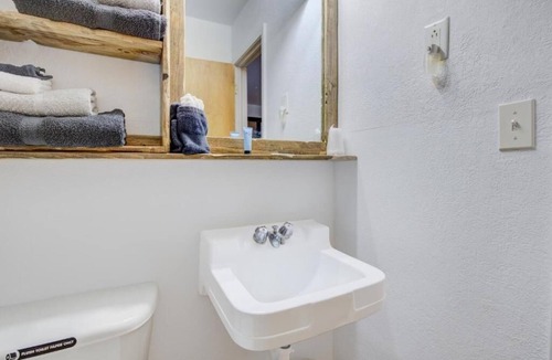 Chamberlain Hotel | Discover Missouri – 4 Comfortable Rooms for Your Stay, Perfect for Big Groups!