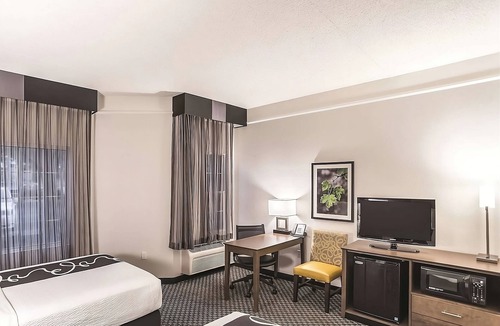 Woodlands Village House | Dive Into Your Dream Vacation! Outdoor Pool, Free Parking, Free Breakfast