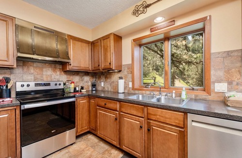 Windcliff Estates House | Divine Luxury Vacation At Windcliff 3 Bedroom Home by RedAwning