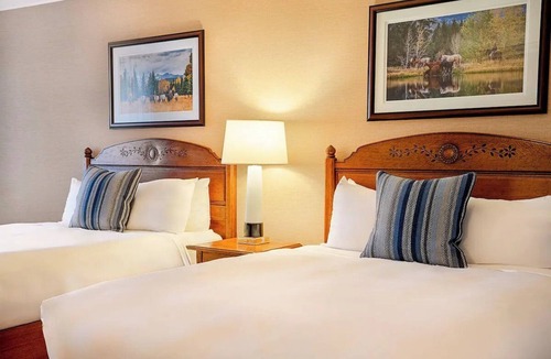 Cheyenne Hotel | Dlx 2 Queen | Little America | High Plains Oasis + Golf Moments | 2 Units