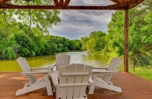 Dennis Apartment | Dock Access! Cozy 'Darlin' Suite' on Lake Granbury