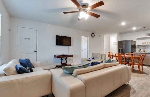 Willis House | Docked at Lake Conroe in Willis