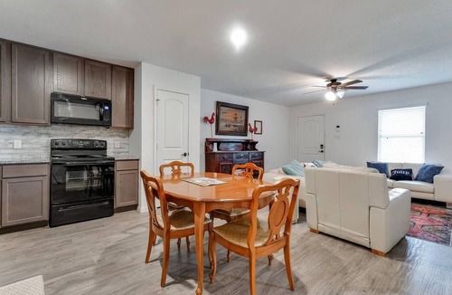 Willis House | Docked at Lake Conroe in Willis