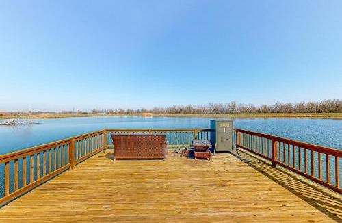 Cameron House | Dog-Friendly Cameron Home w/Pond + Poolside Patio