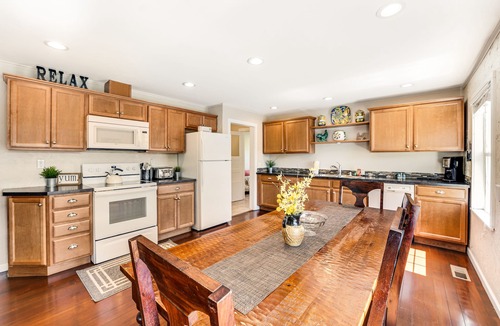 Wapato Point House | Dog-friendly cottage w/partial lake view and central AC - walk to the lake