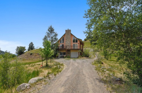 Pagosa Springs House | Dog-friendly lower level duplex w/entertainment - convenient downtown location