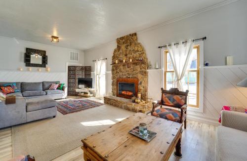 Lewis House | 'Dolorable' Home w/Yard - Walk to River!