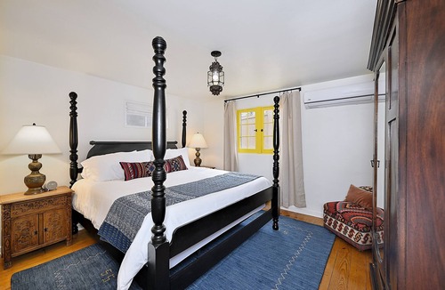 Downtown Santa Fe Bed & Breakfast | Dos Hermanas Casita 3 | Walk to Plaza | Courtyard