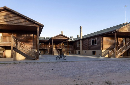 Hot Springs Cabin | Double Room in Rustic Cabin - Room 226