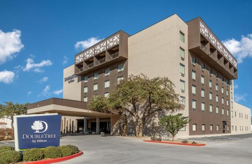 Downtown Hotel | Doubletree By Hilton Lubbock - University Area
